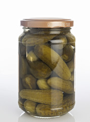 cetriolini sottaceto in vaso chiuso fronte