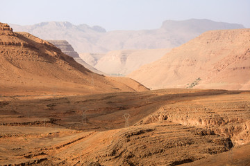 Fototapeta na wymiar Karge wüstenhafte Berglandschaft des Antiatlas, Marokko