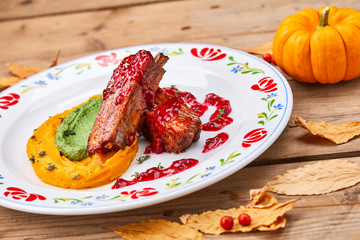 grilled ribs with pumpkin puree