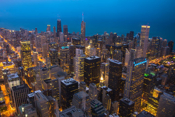 Fototapeta premium Chicago skyline z lotu ptaka o zmierzchu, Stany Zjednoczone