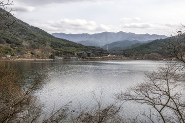 Fototapeta na wymiar Geumpyeong Reservoir temple