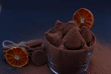 НАТЮРМОРТ ИЗ КОНФЕТ КОНФЕТЫ ТРЮФЕЛЯ 