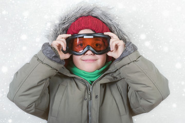 Fototapeta na wymiar happy child in goggles in winter holidays