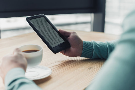 E Reader Images Browse 27 997 Stock Photos Vectors And Video Adobe Stock