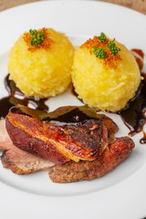 bayerischer Schweinebraten mit Knödel