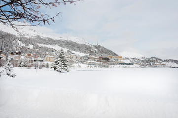 St. Moritz, St. Moritzersee, Engadiner Dorf, Corviglia, Alpen, Oberengadin, Winter, Wintersport, Graubünden, Schweiz