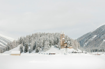 Celerina, San Gian, Kirche, Oberengadin, Alpen, Graubünden, Schneedecke, Winter, Wintersport, Schweiz
