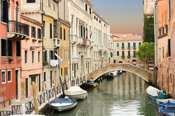 Fototapeta na wymiar venetian canal