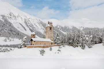 Celerina, San Gian, Kirche, Pfarrkirche, Oberengadin, Engadin, Alpen, Winter, Wintersport, Langlauf, Graubünden, Schweiz