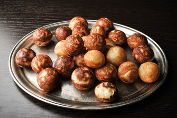 balls donuts