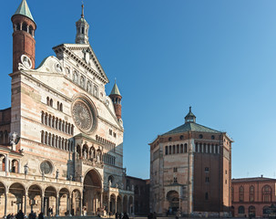 Fototapeta na wymiar Cremona facciata del Duomo e Battistero