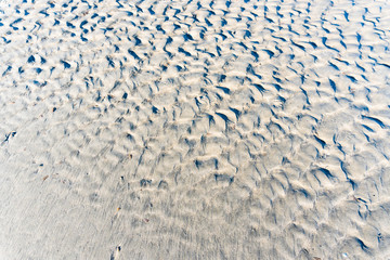 Textur Sand in wellenform im Wattenmeer Ostfriesland