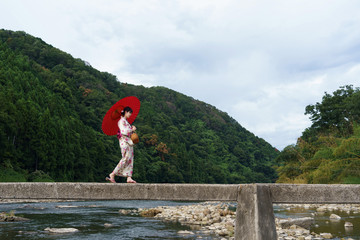 浴衣姿の女性