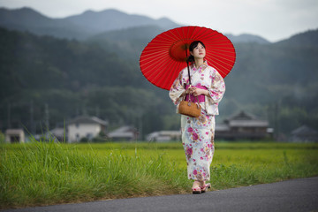 浴衣姿の女性