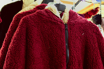 Abrigo Rojo de Invierno