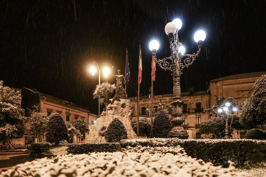 Acireale di notte con la neve - 72