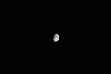 Aufgehender Mond, Krater, Dunkel