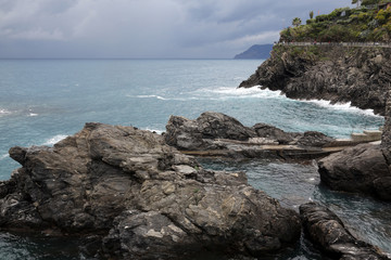 Fototapeta na wymiar Cliffs along the Mediterranean sea in Cinque Terre, Italy