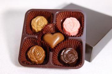 バレンタイン用のハートと薔薇のチョコレート