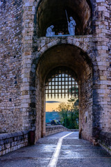 Fototapeta na wymiar Gate at the Medieval Bridge of Besalu (Catalonia, Spain)