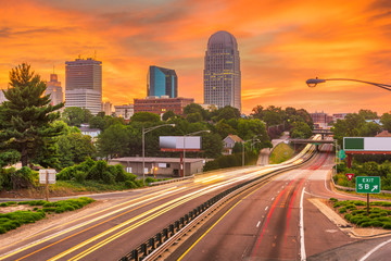 Fototapeta premium Winston-Salem, North Carolina, USA skyline at dusk