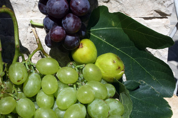 Mediterranean: grapes and figs