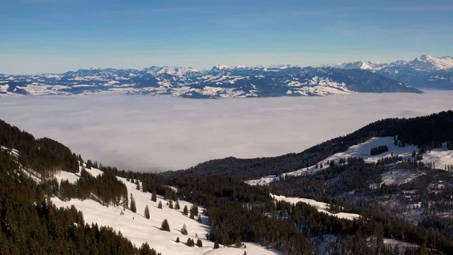Nebeldecke &uuml;ber dem Thuner See