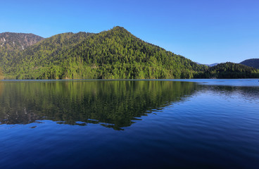 Fototapeta premium In the spring on Lake Ritsa in Abkhazia