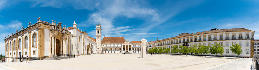Fototapeta na wymiar Universidade de Coimbra / Universität Coimbra
