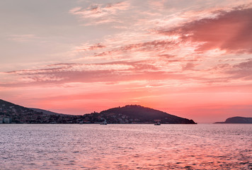 Naklejka na ściany i meble Sunset on the sea in orange and pink colors