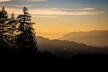 Заголовок: Beautiful colorful sunset sky over the mountains in South Tyrol