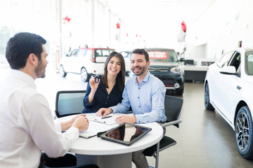 Naklejka premium Couple Purchasing Car Together