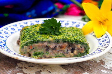 spinach roll with mushrooms