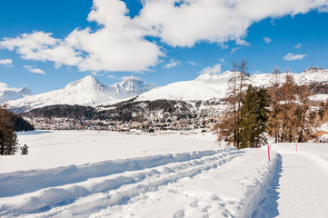 St. Moritz, St. Moritzersee, Winterwanderweg, Stazerwald, Corviglia, Alpen, Oberengadin, Winter, Graub&uuml;nden, Schweiz