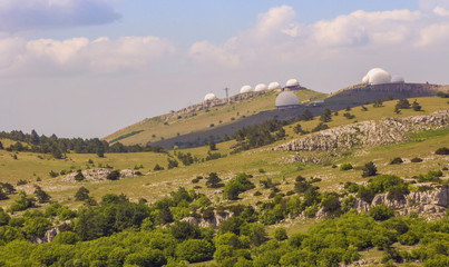 Fototapeta premium Huge round white domes on the AI-Petri plateau.Crimea.