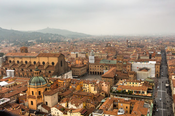Fototapeta premium Aerial view of Bologna, Italy and its main square (Piazza Maggiore) on a fogy fall day. Cityscape from Asinelli tower.