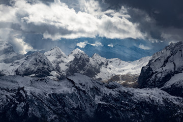 Fototapeta na wymiar Montagne innevate, Dolomiti, Italia