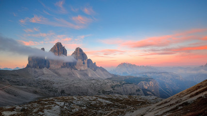 Fototapeta na wymiar Tre Cime di Lavaredo all' alba, Dolomiti, Italia