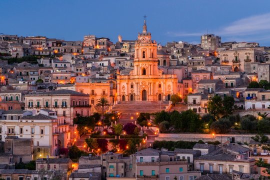 Dawn, Old Town, Cathedral Duomo di San Giorgio, Baroque, Modica, Monti Iblei, Val di Noto, UNESCO World Heritage Site, Provincia di Ragusa, Sicily, Italy, Europe