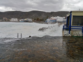 Fototapeta na wymiar Sturm an der Küste Milatos Beach