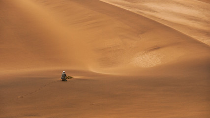 Fototapeta na wymiar photographer in beautiful dune field