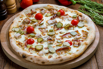 Carbonara pizza with bacon