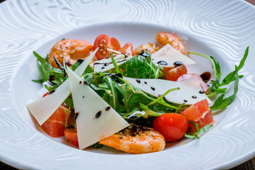 Arugula with shrimps