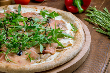 Pizza with Parma ham and arugula