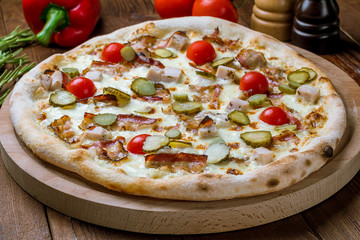 Carbonara pizza with bacon