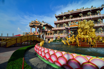 Naja Shrine is decorated in Chinese style. Is a tourist attraction for tourists to pay homage to...