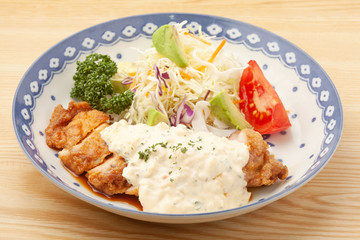 チキン南蛮,鶏肉,鶏南蛮,肉料理,揚げもの,揚げ物,郷土料理,タルタルソース,チキン,唐揚,から揚,居酒屋,食べ物,和食,料理,唐揚げ,肉,鶏,ご当地グルメ,日本食,鳥肉,キャベツ,から揚げ,空揚げ,からあげ,揚物,宮崎県,宮崎,タルタル,甘酢