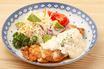 チキン南蛮,鶏肉,鶏南蛮,肉料理,揚げもの,揚げ物,郷土料理,タルタルソース,チキン,唐揚,から揚,居酒屋,食べ物,和食,料理,唐揚げ,肉,鶏,ご当地グルメ,日本食,鳥肉,キャベツ,から揚げ,空揚げ,からあげ,揚物,宮崎県,宮崎,タルタル,甘酢