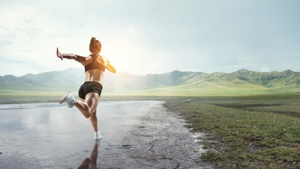 Obraz premium Sportswoman run race. Mixed media