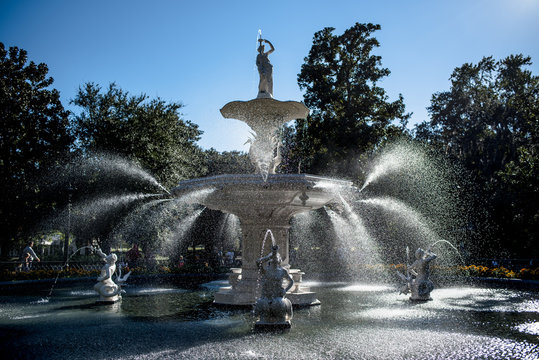 fountain at forsyth park savanah 